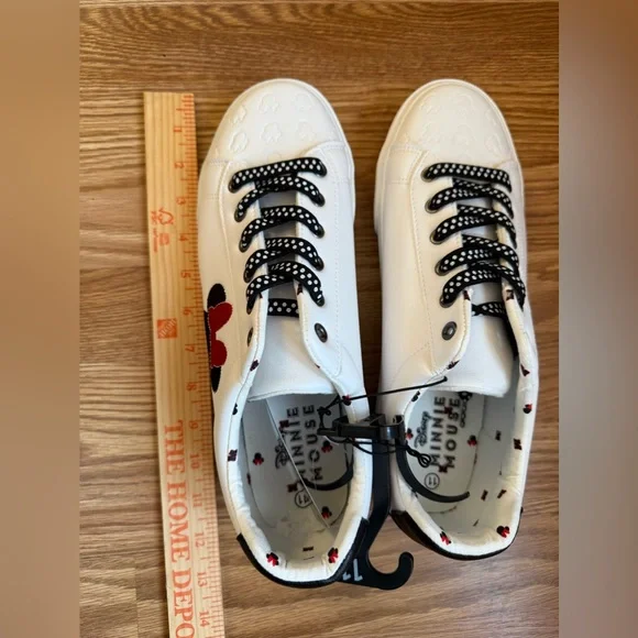 Disney Groundup Women’s Size 11 Minnie Mouse sneakers shoes New polka dot laces - Picture 7 of 9